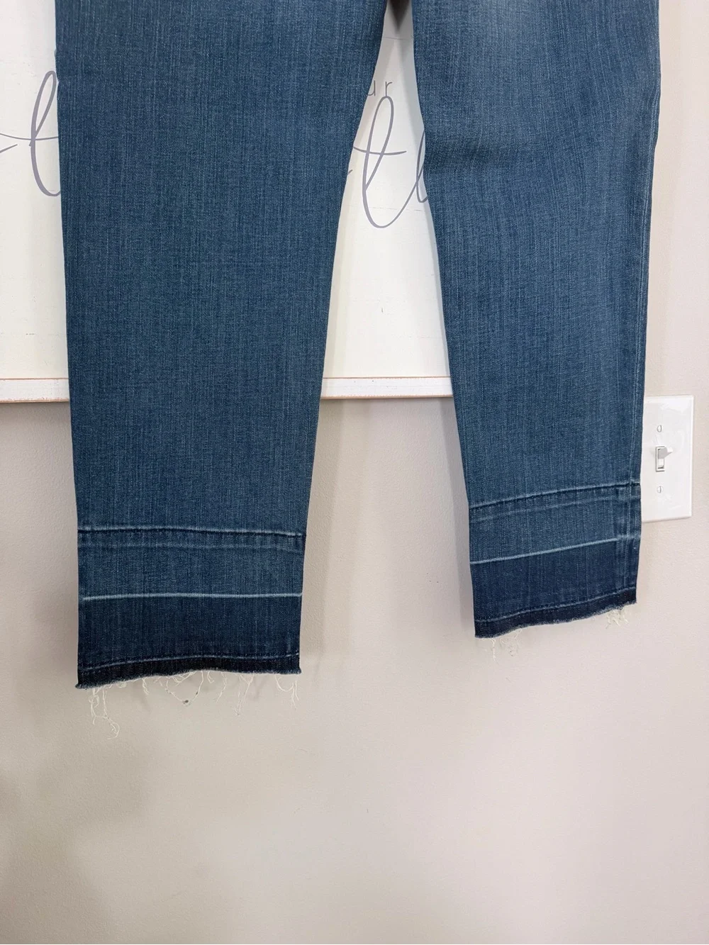 Michael KORS Raw Hem Edge Two Tone Cropped Denim Blue Jeans Distressed Size 2